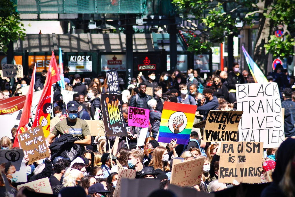 cultura woke - asociacion lgtbi arcopoli